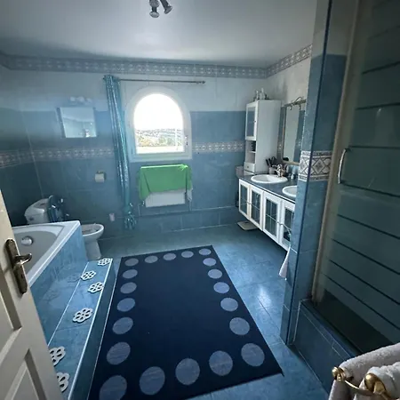 3 Jacuzzi Villa *