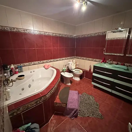 3 Jacuzzi Villa