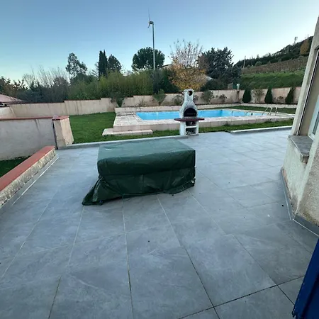 3 Jacuzzi Villa *